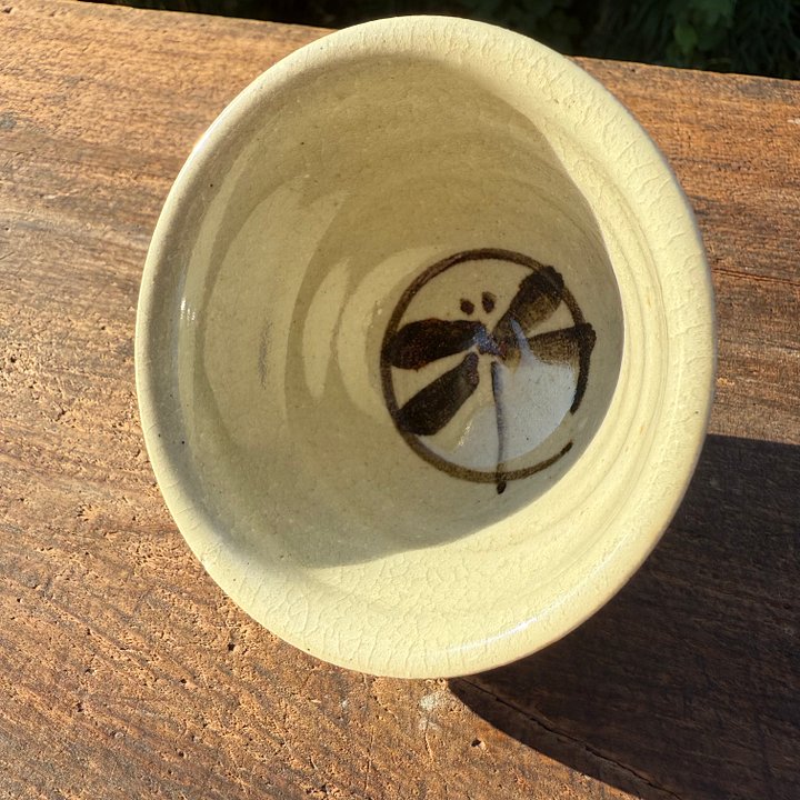 🎎 Japanese Ceramic Teacup with Dragonfly Motif – Mid-Showa Era – Japan Antique Roadshow product image (2)
