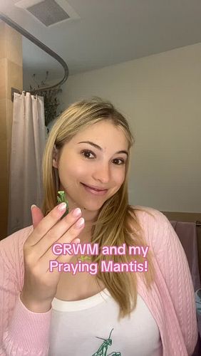 while I’m getting ready, martini loves to groom himself and feel pretty!!