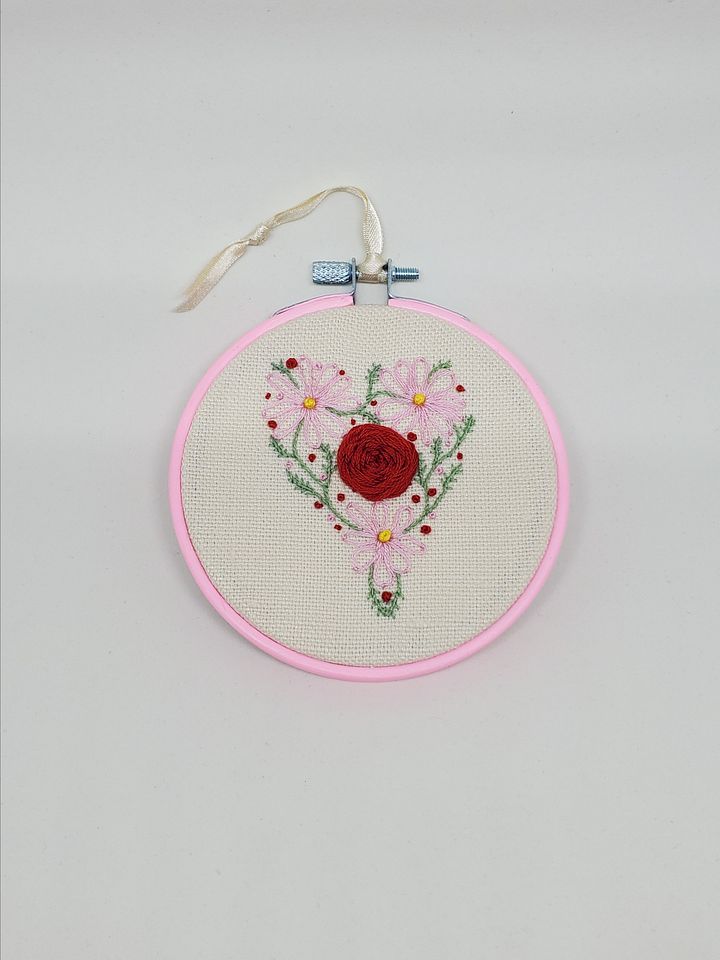 Flower Heart: 4" Hoop product image (1)