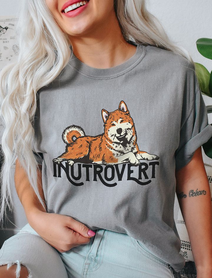Inutrovert T-Shirt of an Akita Inu (Red) | Funny T-Shirt for Akita Paw-rents product image (11)