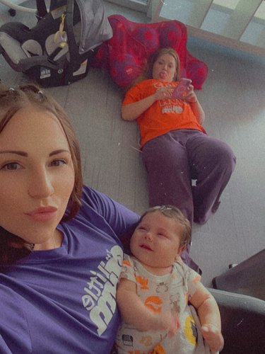 Mom + work life = best life. 😌🖤💖