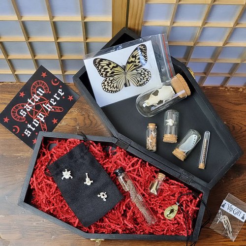 My @tragicb Oddities and Curiosities box arrived today, it's so cool! I did a live unboxing on my YouTube channel and posted ...