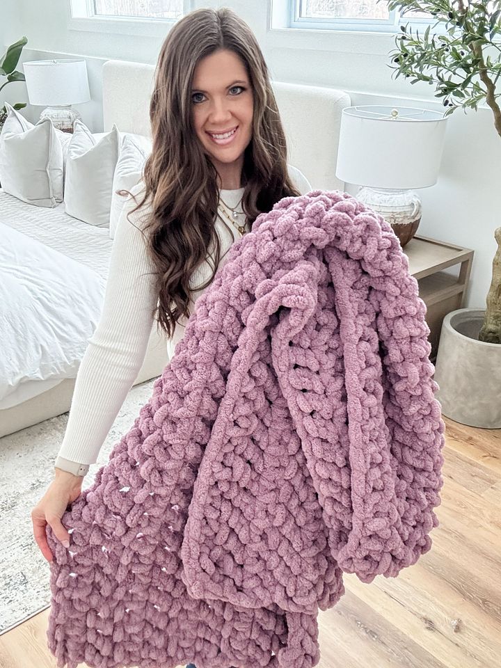 Colossal Cuddles Blanket Crochet Pattern product image (1)
