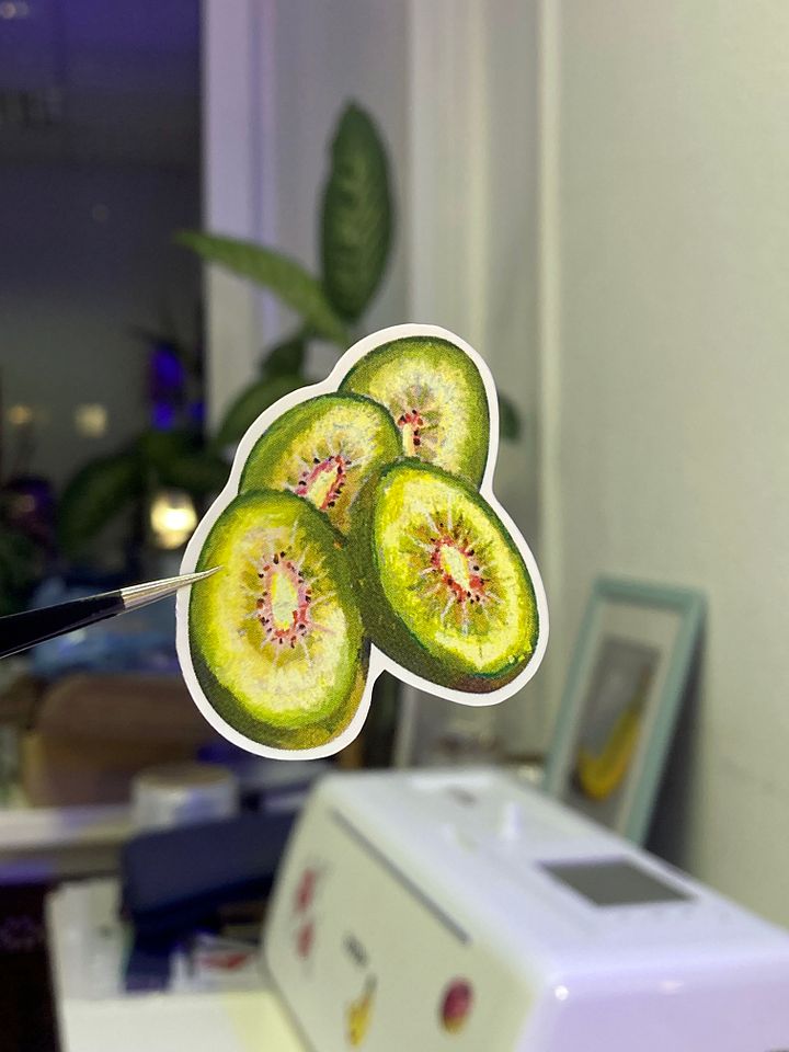 Kiwi sticker product image (1)
