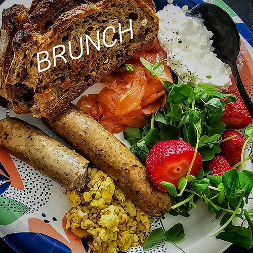 This is a love plate. 🥰 I also added a bit of 🥑 but forgot to retake the picture. My husband used up the last of some things ...