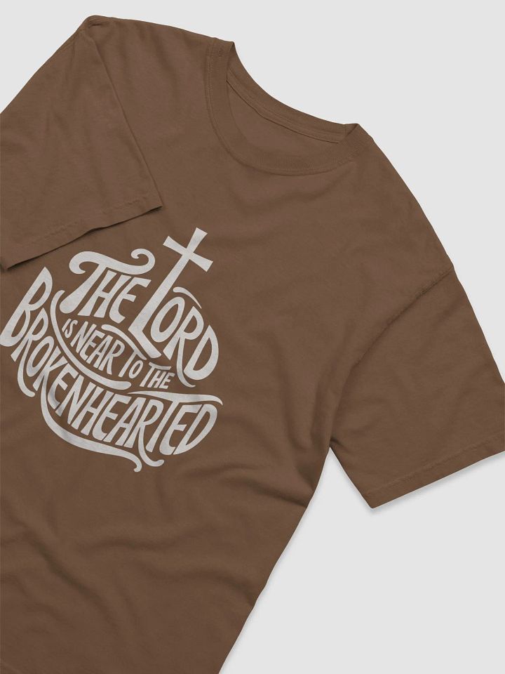 The Lord is Near to the Brokenhearted – Psalm 34:18 Bible Verse Comfort Colors T-Shirt product image (1)