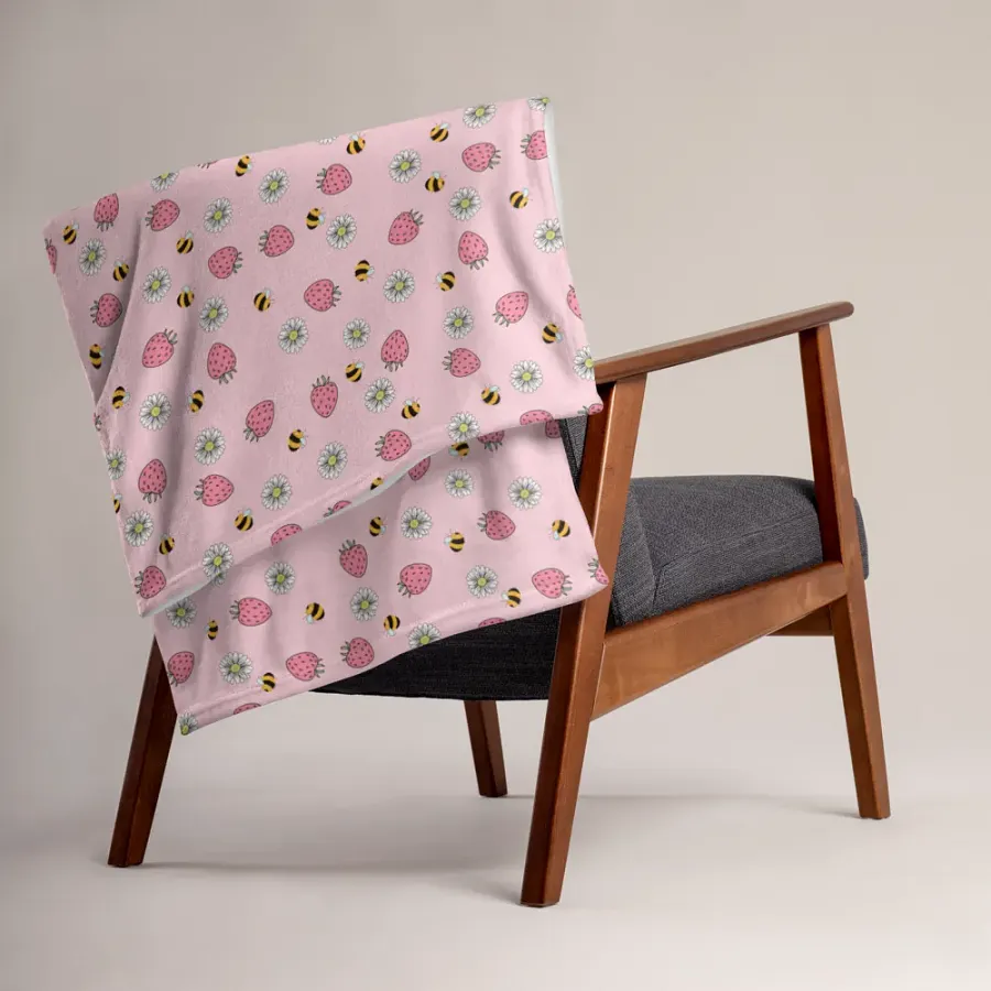 Strawberries And Flowers Blanket product image (3)