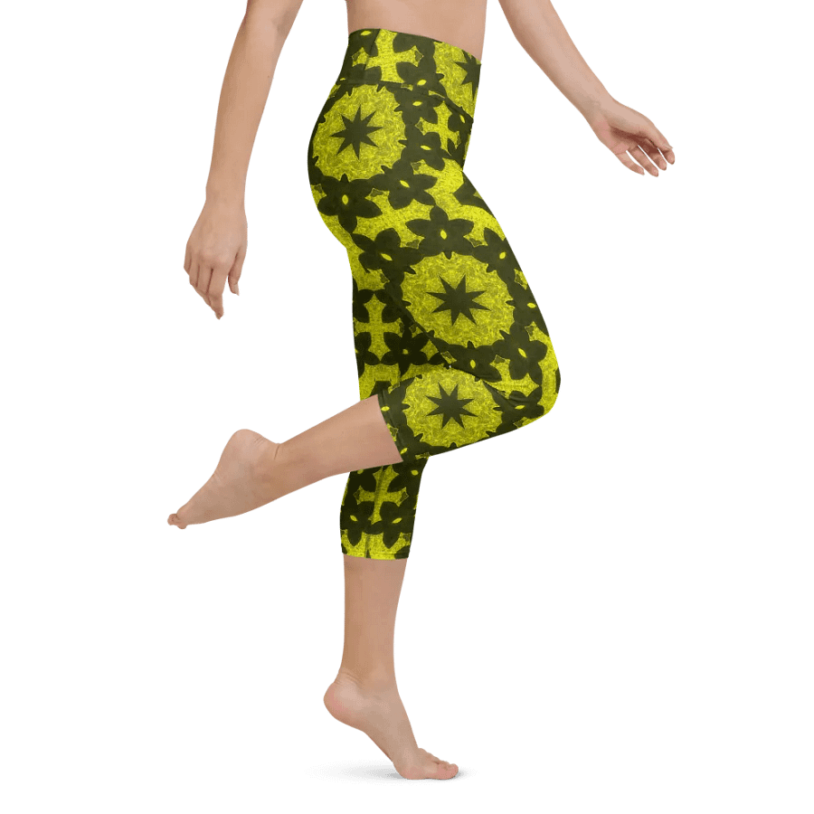 Mandala Octagon Capri Leggings product image (5)