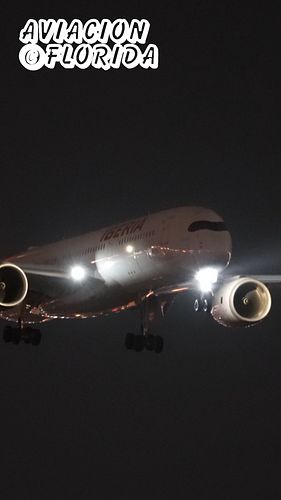 Avion Airbus A350 Iberia Aterrizando En El Aeropuerto Internacional De Miami
 
 #airplanespotting #planespotting #planespotte...