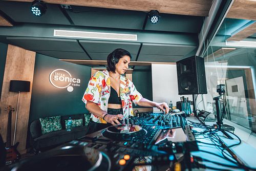 Yayayayayayyayayayayayayayayyayaayayyay!!!!!! 🥳🎉🎊 it's actually here 🥰 wanna learn how to mix Drum & Bass? Access my 20+ year...