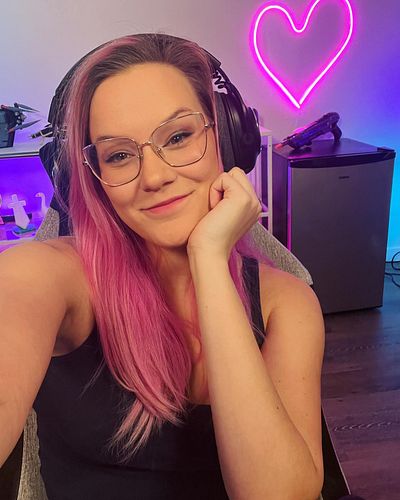 Another dose of Mayhem needed? Good. I’m back to the my full regular schedule 💕

#streamer #twitch #twitchstreamer #gamer #ga...