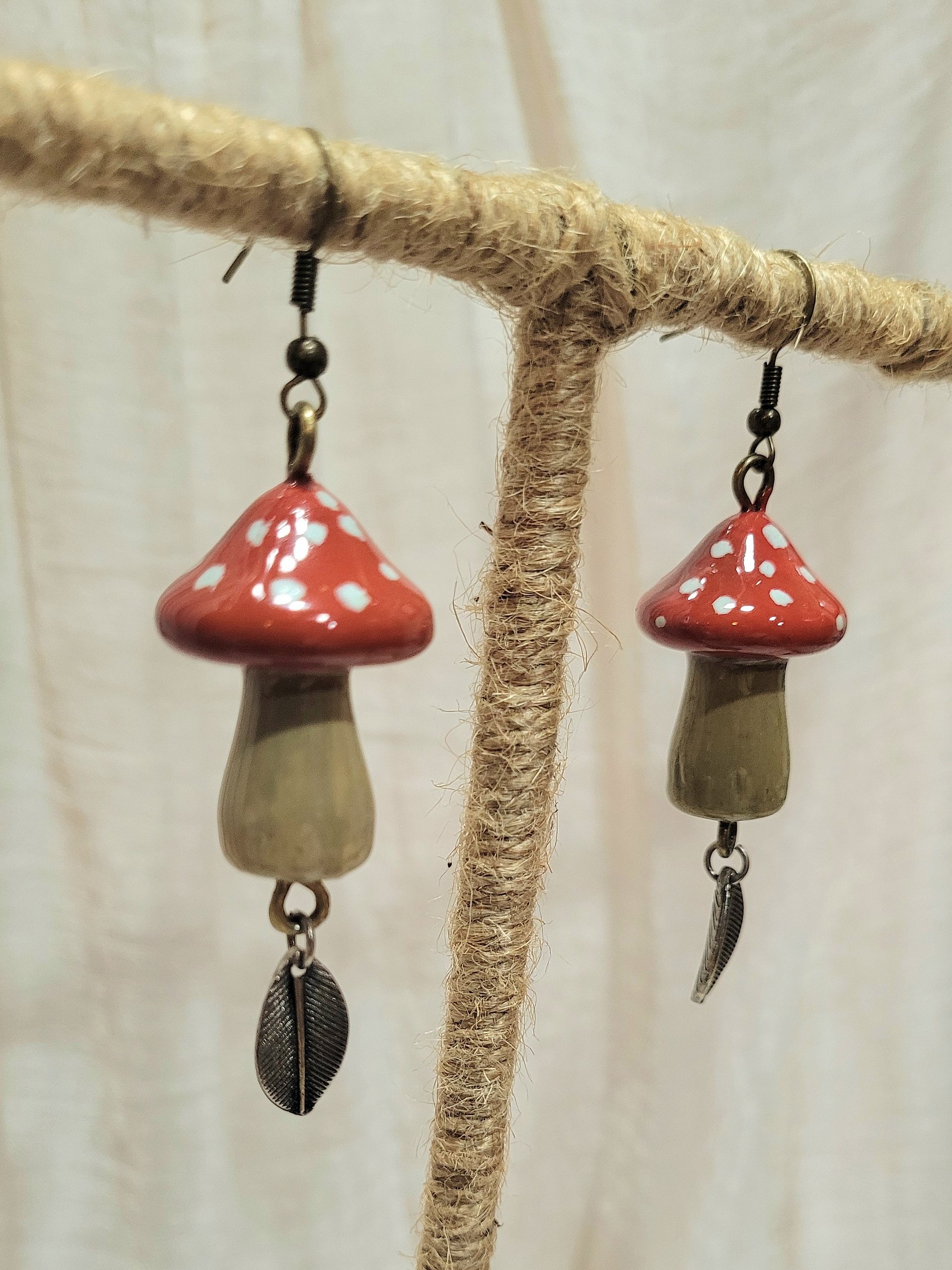 Red leave mushroom product image (2)