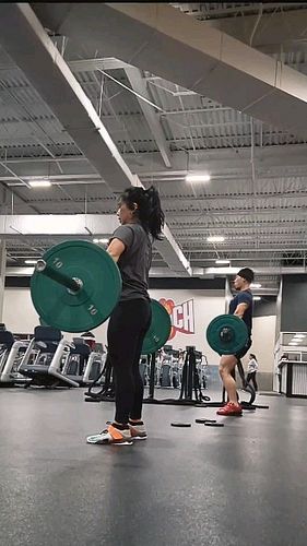 Recorded this to check my form. Didn't realize we were almost in sync 🤭
.
.
.
.
.
#coupleswhogame #coupleswhoworkout #couples...