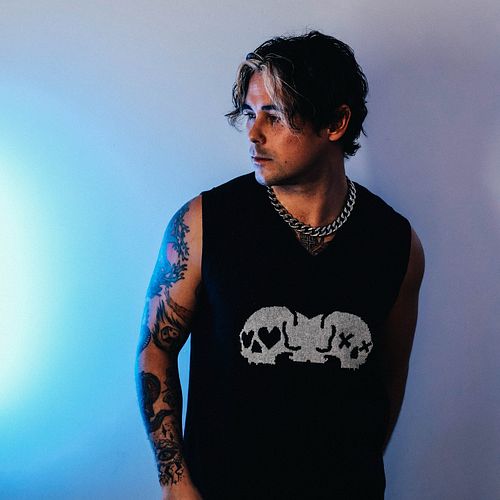 💀 DL DARK JACQUARD-KNITTED V-NECK💀

Demolition Lovers Drop 002
demolitionlovers.shop Link in Bio 
.
.
📸 @thewaywardviewfinder...