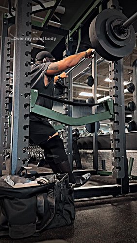 385lbs….My foot got stuck when I tried to adjust 😂….and my knee sleeves seem to have slid down some 😅
•
🏋🏾‍♂️Coach: @sarahhhl...