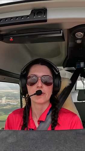 Grabbing the ATIS before landing at David Wayne Hooks Memorial Airport! #aviation #pilot #travel #femalepilot