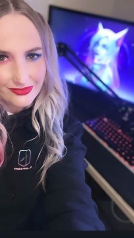 StreaminNZ Hoodie product image (5)