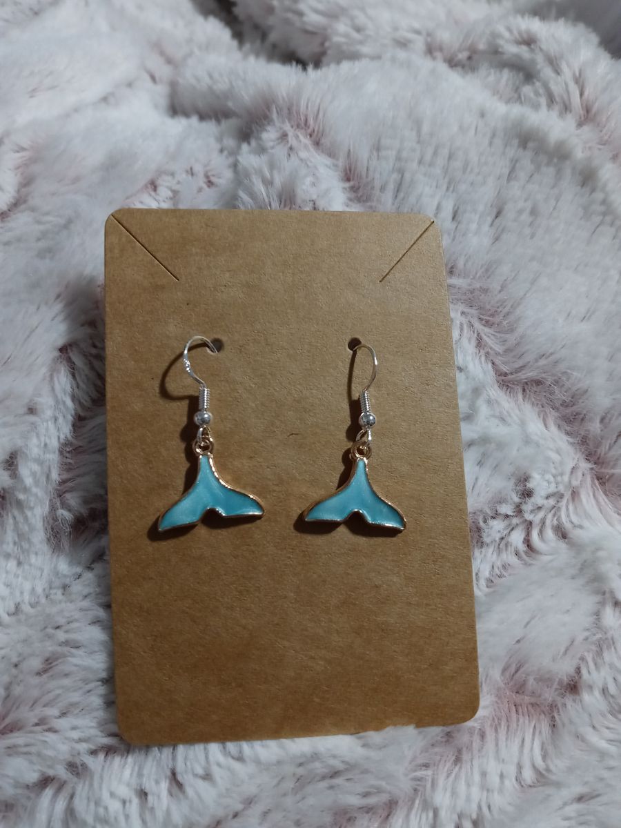 Boss momma blue whale tail earrings product image (1)