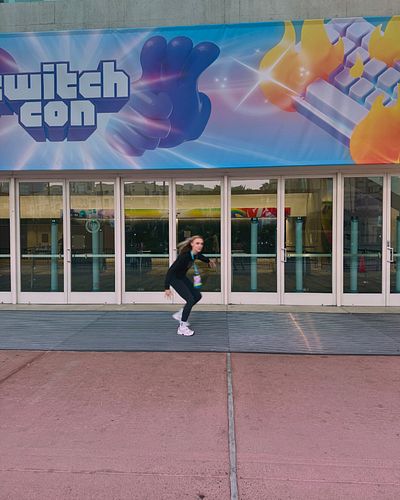 Twitchcon day 3 (over a week later) 💜

my exact con energy is captured in the first photo, next year we’re starting a #Twitch...