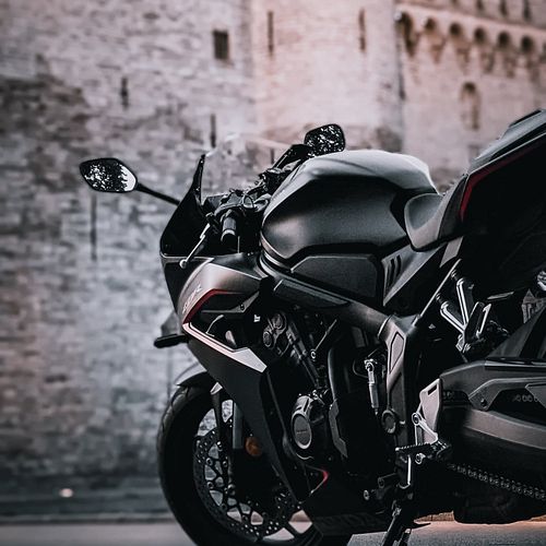 Modern horse, ancient castle. 🏰

#chazyafterdark #crowcircle #castle #twowheels #hondacbr #cbr650r #motorcycle