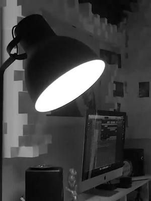 Vermisst ihr auch die alten Zeiten? 🧢💿 Was fehlt euch heute im Game? Realness? Humor? Die Vibes? Droppt eure Meinung – wünscht ihr euch die alten Songs zurück? Hier Luna hören: http://fyi.chakuza.de/luna #DASTRAURIGSTELIEDDERWELT #Luna #Chakuza #Mehralsmusik #immernochaktuell