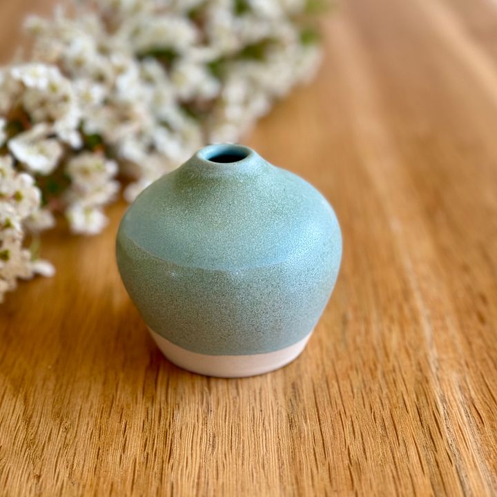 Bud vase product image (1)