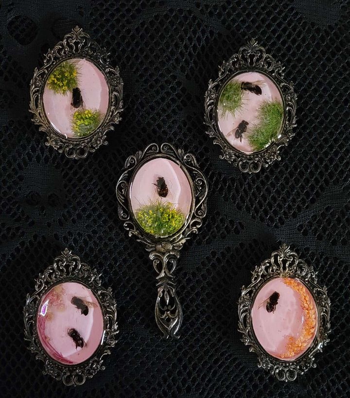 Resin Bee Magnet product image (1)