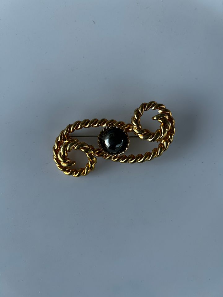 Vintage Gold Tone Rope Twist Cabochon Brooch product image (1)