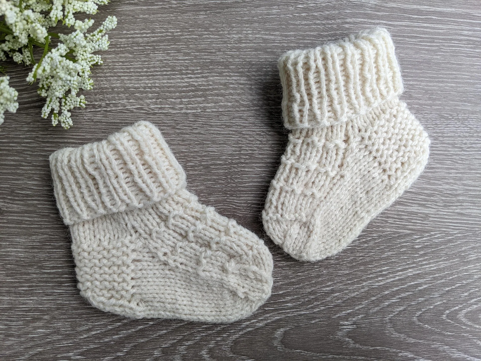 Easy Knit Newborn Baby Socks Pattern product image (6)