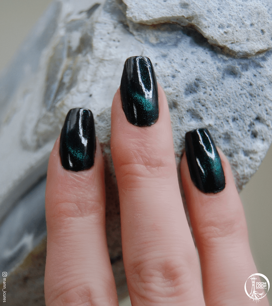 MEDUSA'S LAMENT - Black and Green Magnetic Nail Polish product image (4)