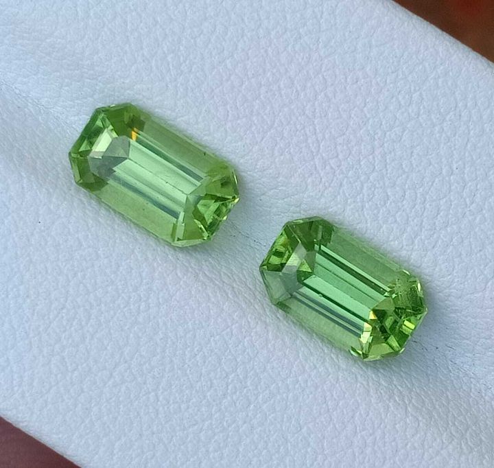PERIDOT PAIRS LOOSE GEMSTONE FOR JEWELRY EMERALD CUT FROM PAKISTAN, 4.65 CARAT product image (2)