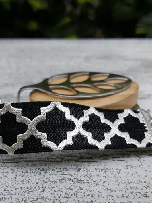 Black Quatrefoil Elastic Bracelet | Handmade Accessory for Bellabeat Leaf Urban & Ivy product image (1)