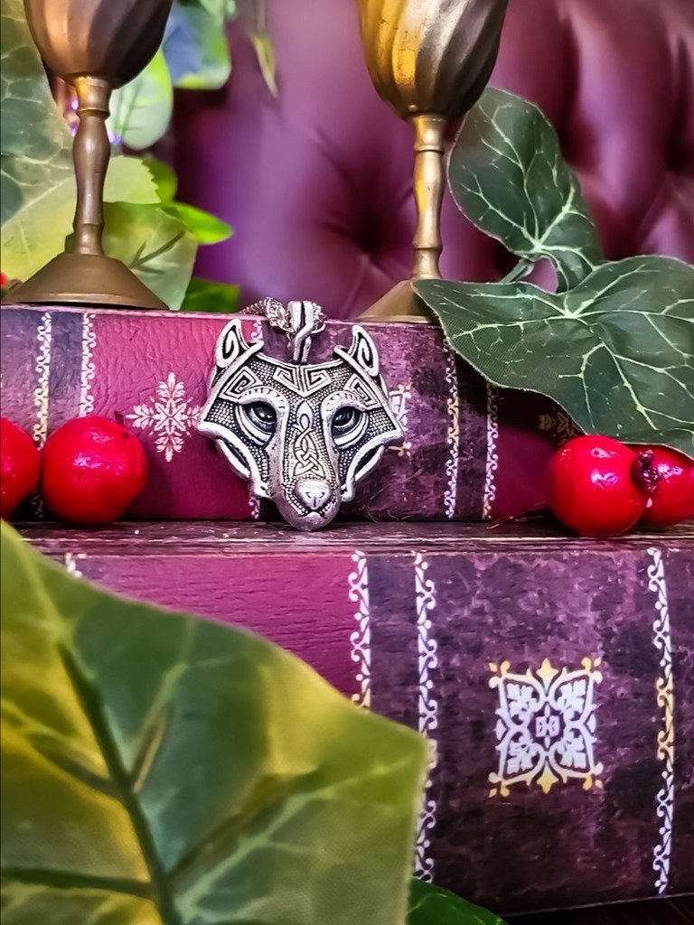 The Armored Kingdom Winterborn Silver Wolf Necklace product image (6)