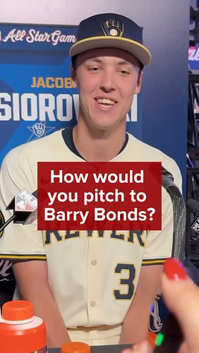 Bryan Woo isn’t taking any chances with Barry Bonds 😂