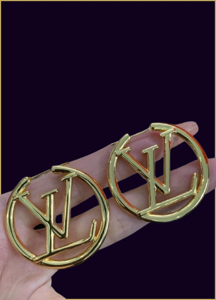 L. VIBE FASHION GOLD LETTER EARRINGS product image (1)