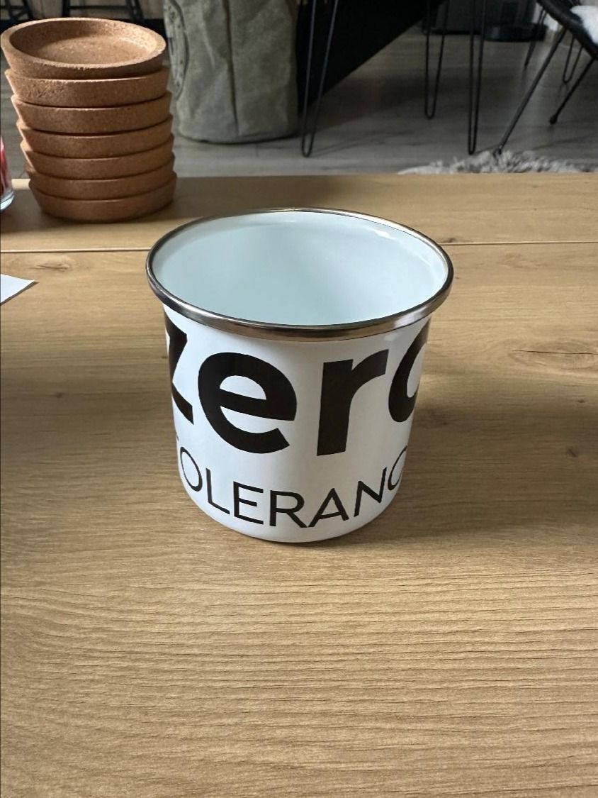Smaltovaný hrníček Zero Tolerance product image (4)