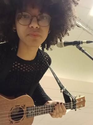 singing voice is a bit ass today but I have to post daily so fuck it #willwood #covers #ukulele #singing 