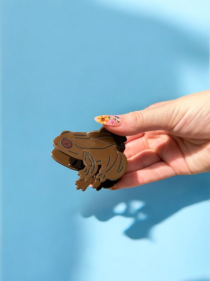 Chocolate Frog Hair Claw product image (1)
