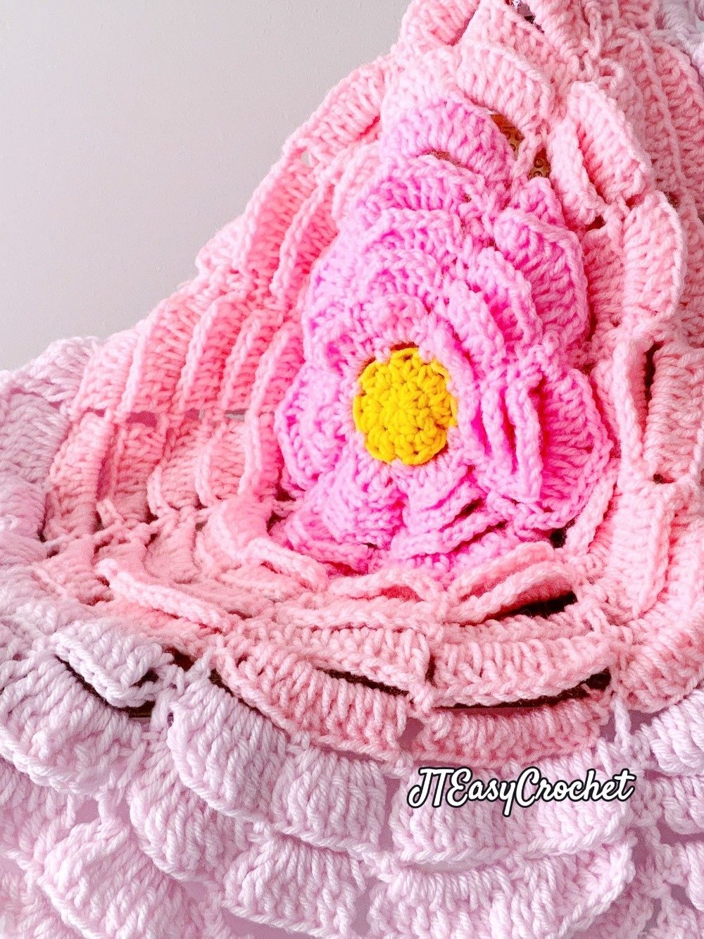 Lotus Flower Baby Blanket Crochet Pattern, Round Floral Throw Blanket Newborn Photo Prop Baby Shower Gift product image (5)