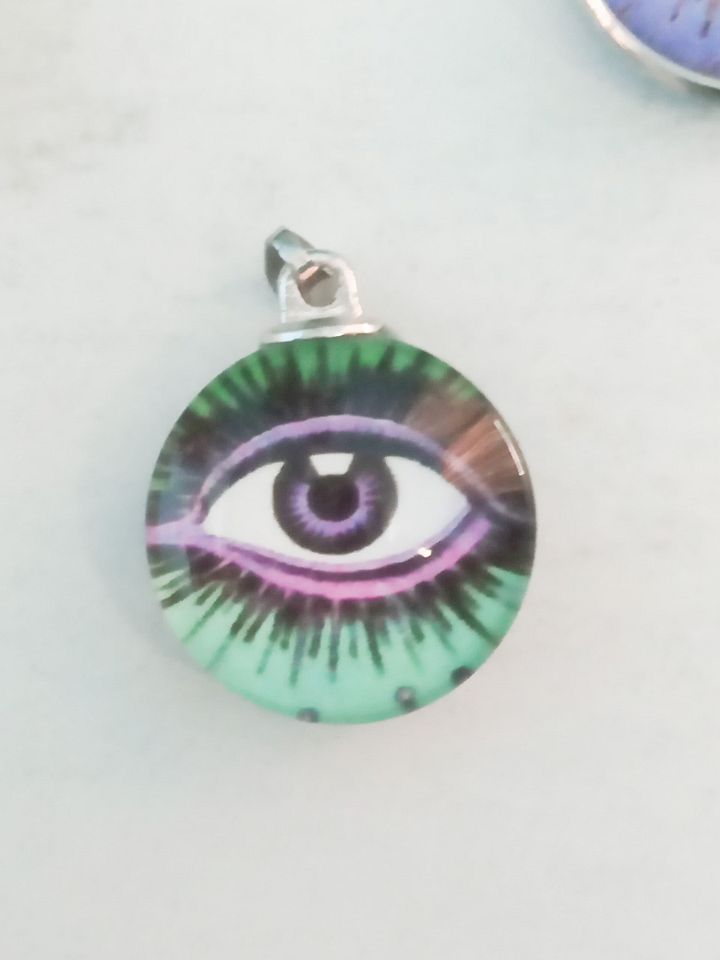 SALAM & SONS CHANDIWALE Official Green Evil Eye Pendant product image (1)