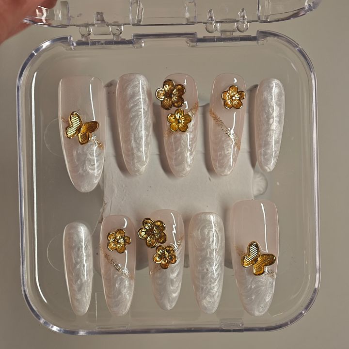Gold and Pearly Elegance product image (2)