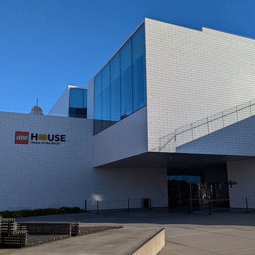 Last weekend we went to @skaerbaek_fanweekend! It was my 2nd time and Cranky's 5th! It starts at the @legohouse, where we saw...