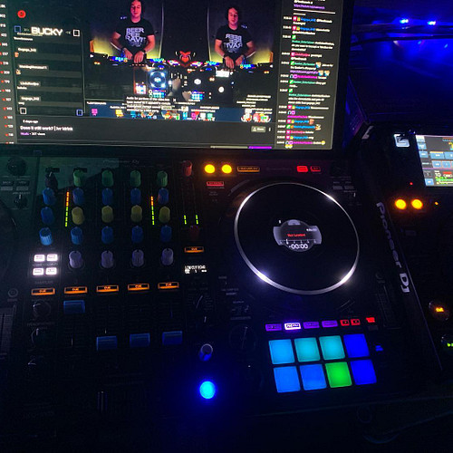 Soooo happy with these Chroma Caps by @djtechtools 😍 #chromacaps #ddj1000 #pioneer #twitch #twitchstreamer #techno