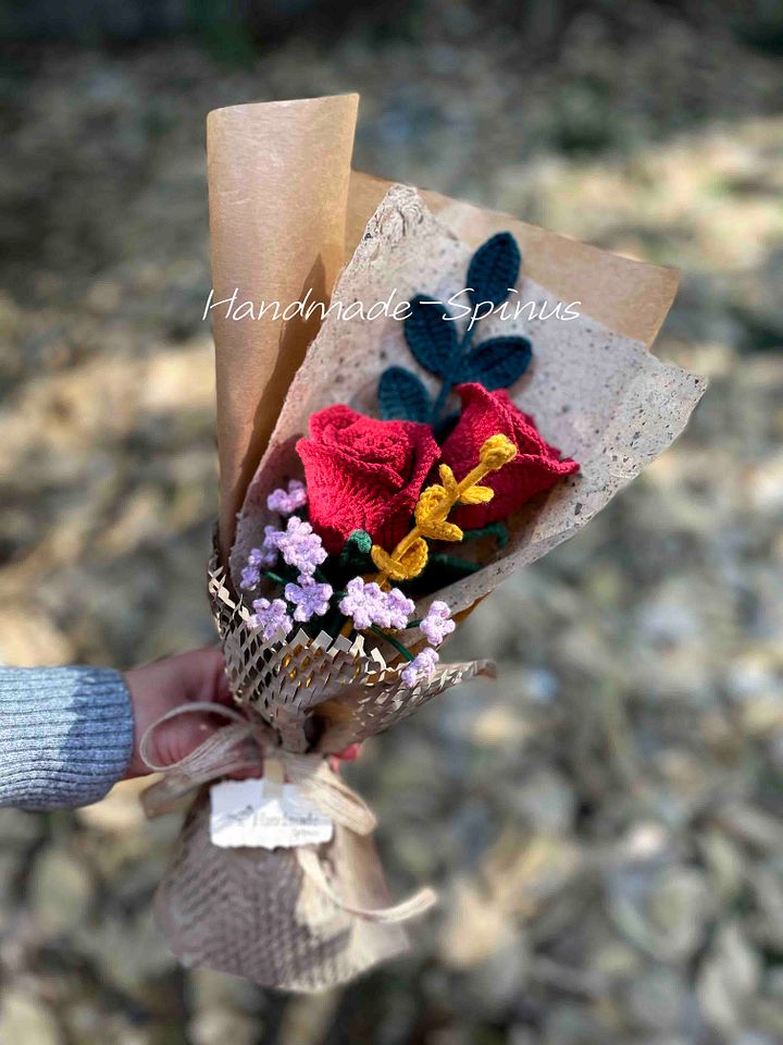 Confessions of Red Roses Crochet Knit Bouquet product image (2)