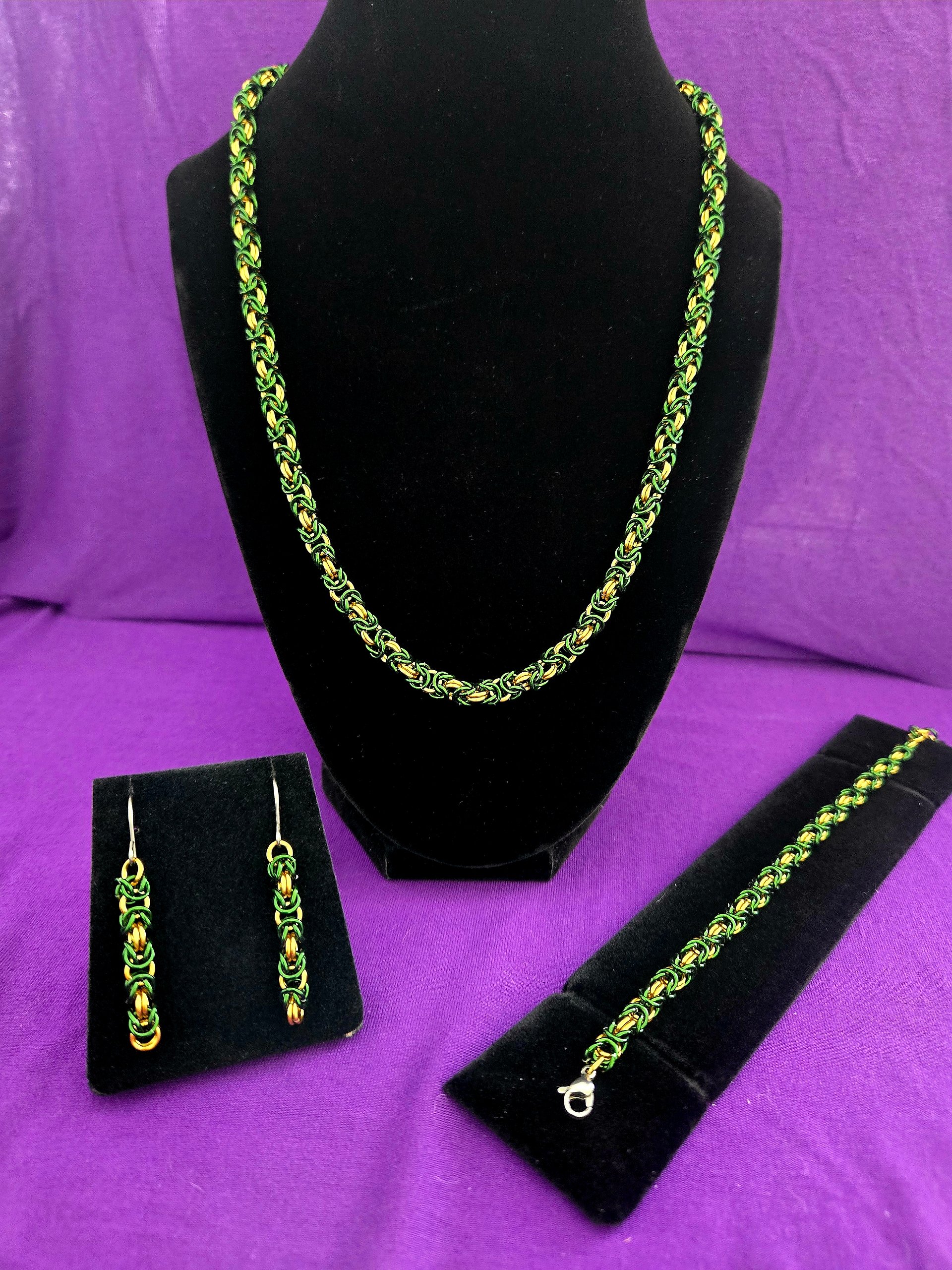 Chainmail Jewelry Set - Green & Gold product image (1)