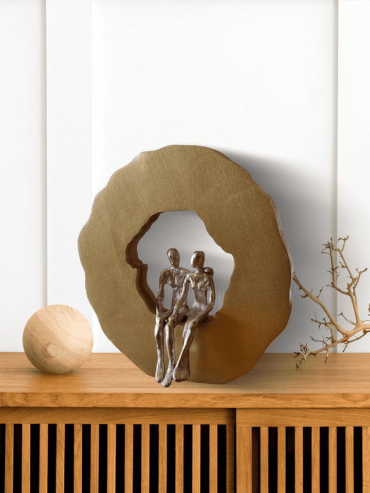 Goldene Hochzeit Geschenk | Handgefertigte Mangoholz Skulptur | Front Gold mit Metall Paar | Personalisierbare Lasergravur | Deko | 33x30 cm product image (2)