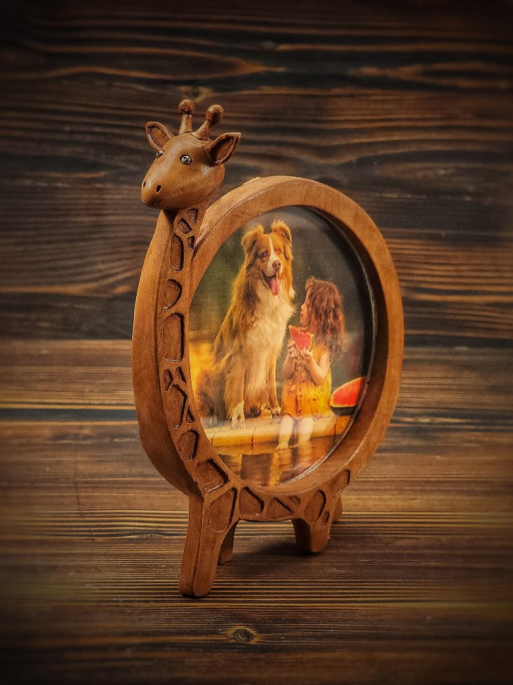 Giraffe-Shaped Wooden Photo Frame – Handmade from Pear Wood product image (1)