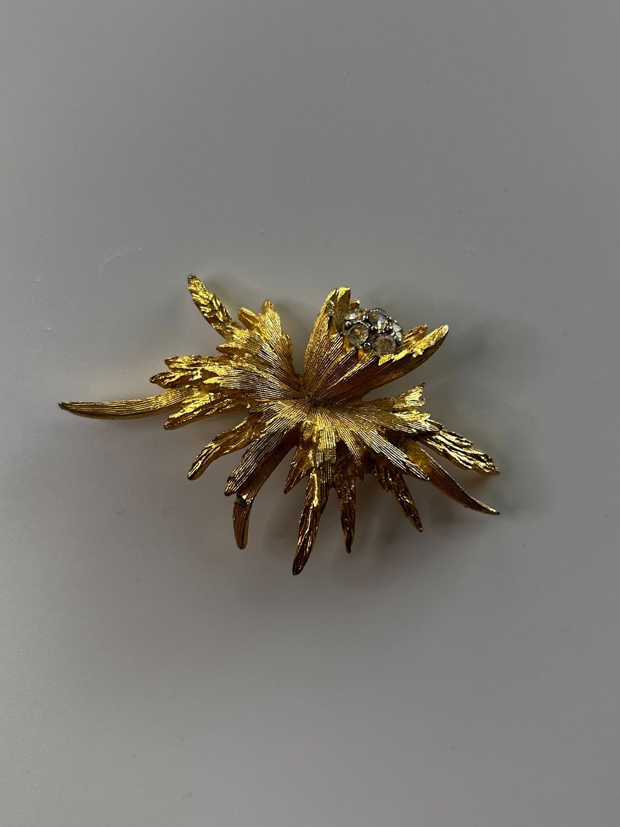 Vintage Gold Tone Abstract Flower Rhinestone Brooch product image (2)