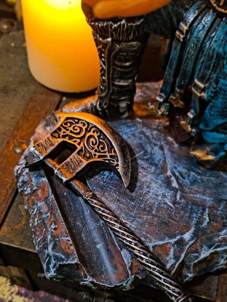 The Armored Kingdom Kneeling Norse Valor Warrior Stand Holder product image (4)