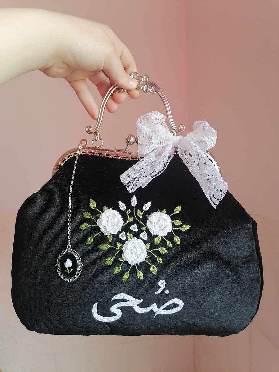 Velvet middle flowers handbag product image (4)